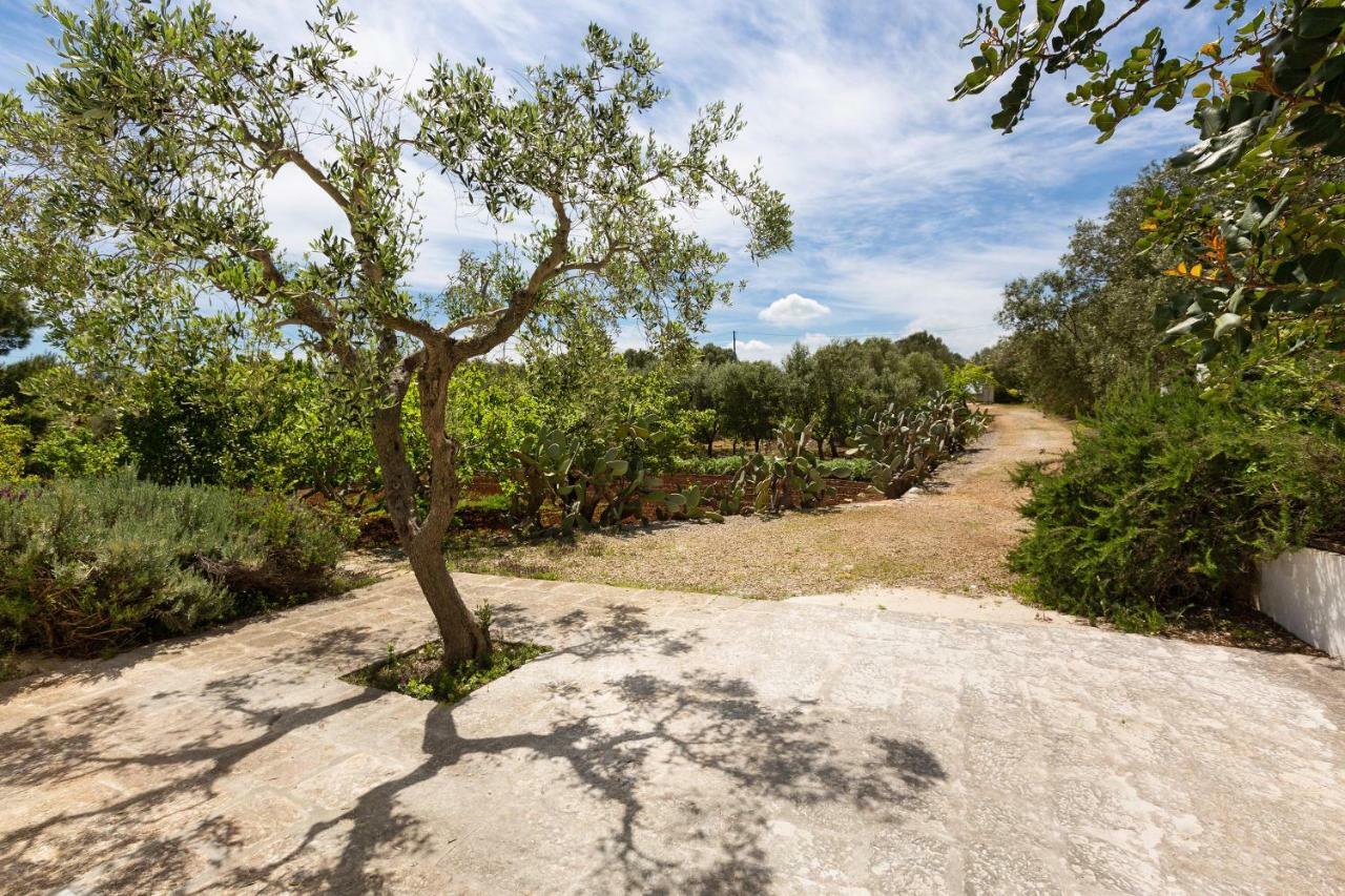 Trullo Il Karrubo Villa Ostuni Exteriör bild